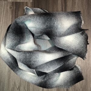 BANANA REPUBLIC 100% Wool Check Gradient Scarf, Black & White